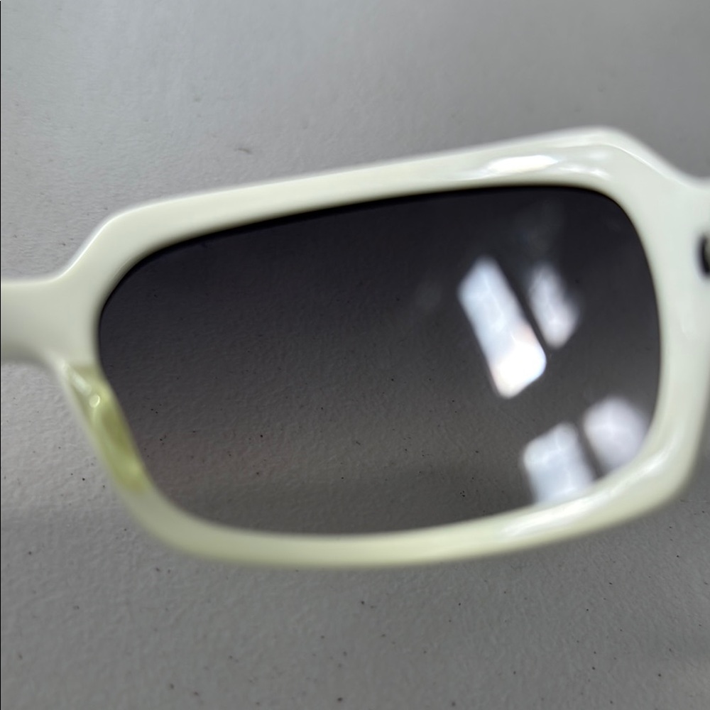 Coach Samantha Sunglasses - Picture 9 of 16